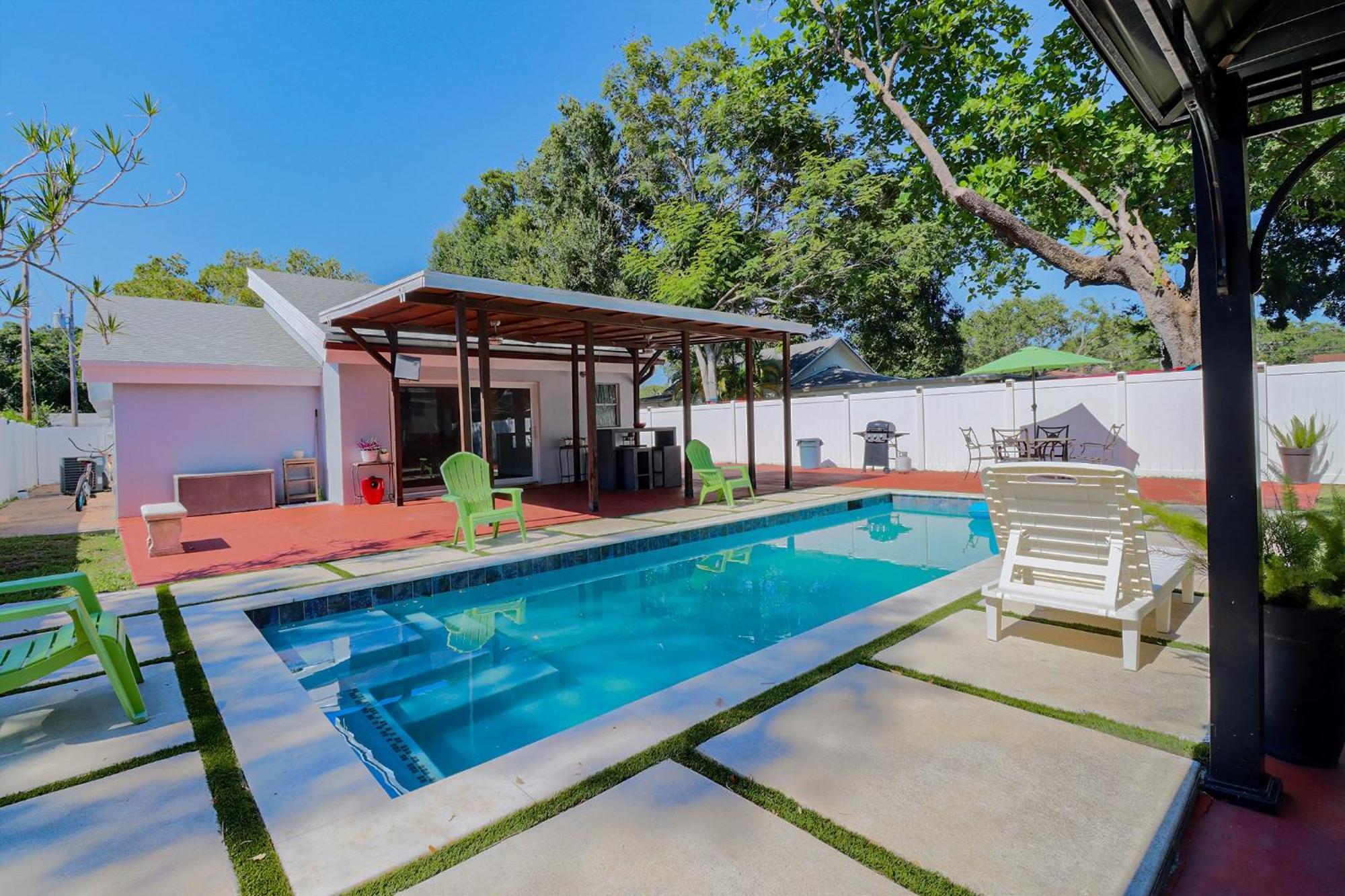 Charming With Pool Close To The Beach. *