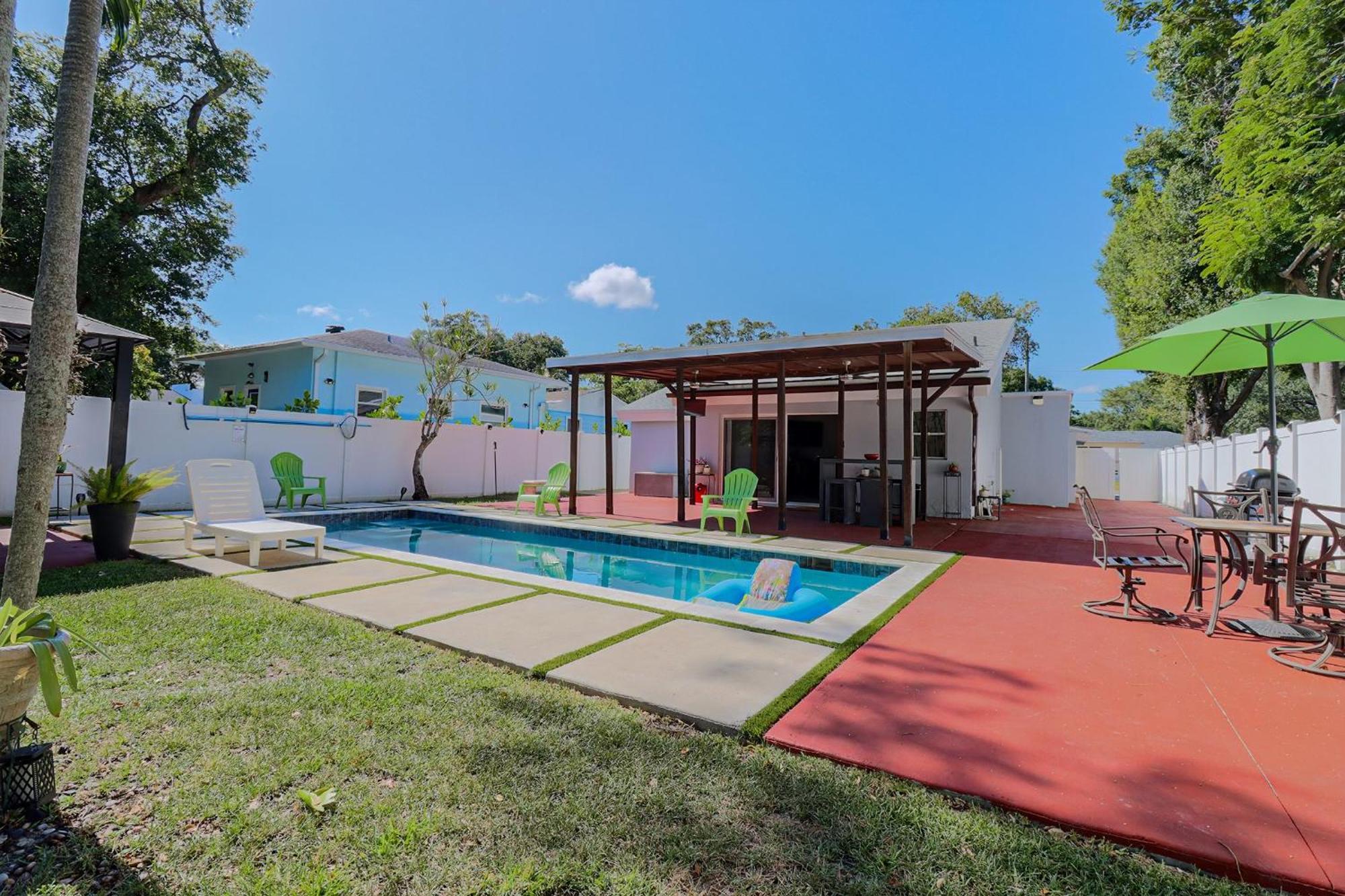 Holiday home Charming With Pool Close To The Beach. *