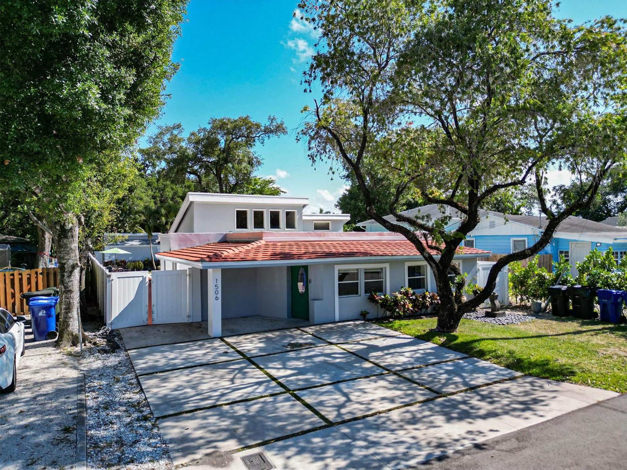 Charming With Pool Close To The Beach.