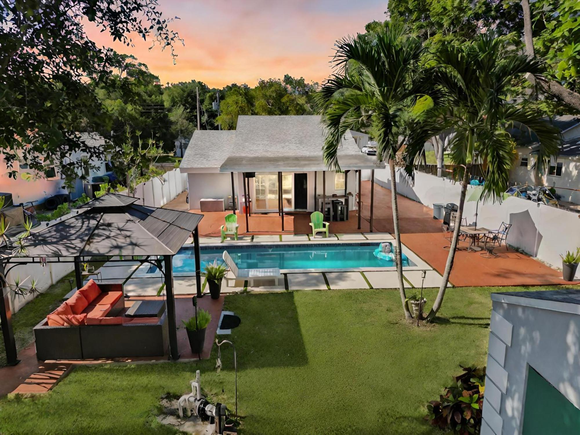 Charming With Pool Close To The Beach. Holiday home