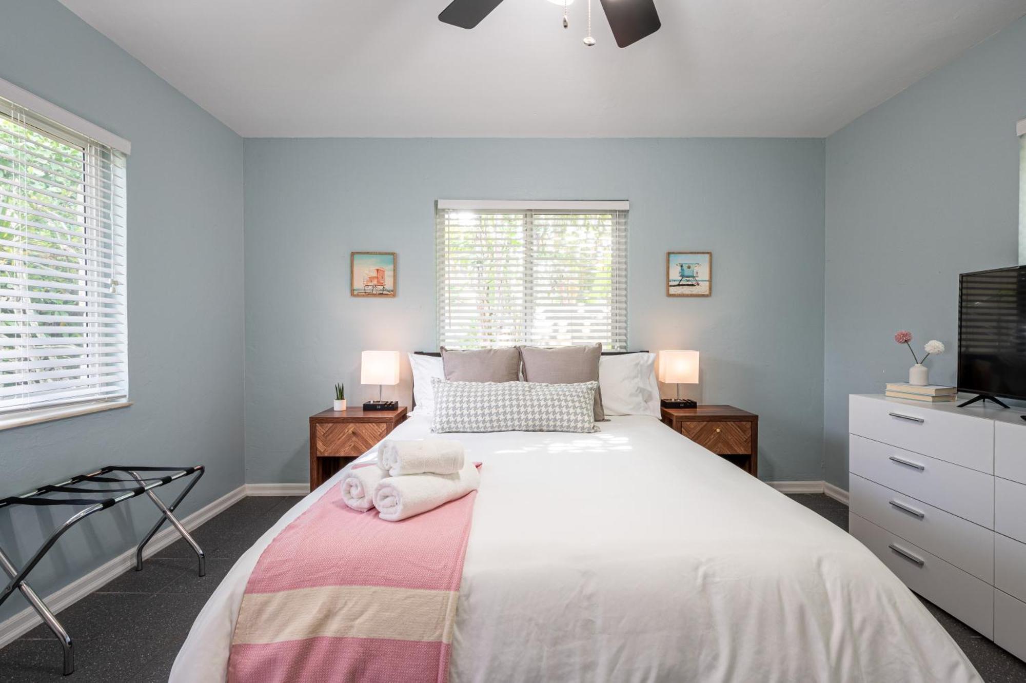 Bright: Tropical Retreat - Ridge - East Sunrise Blvd Apartment