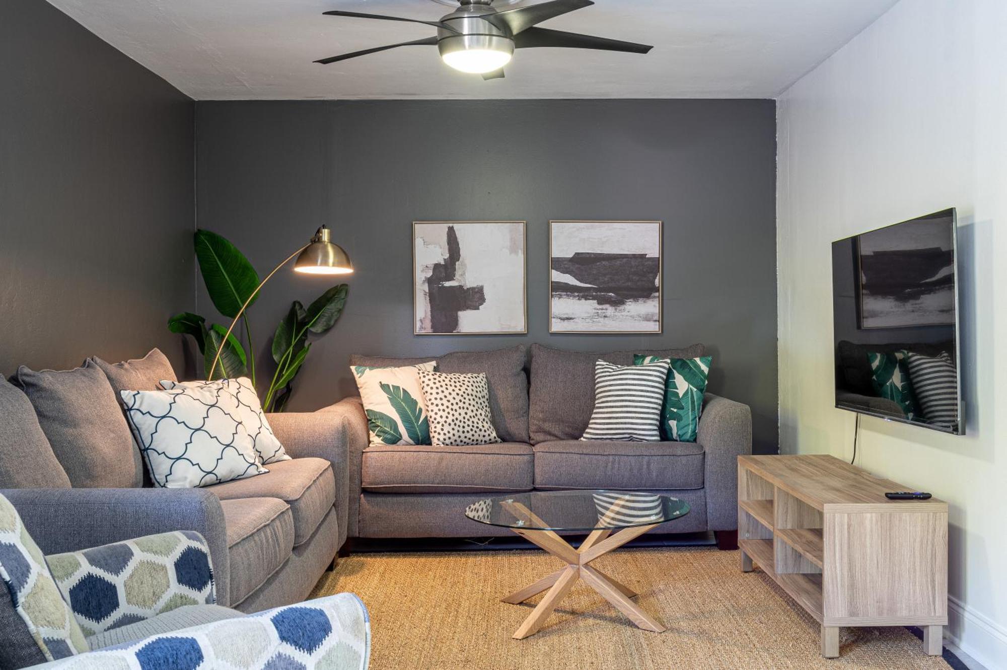 Apartment Bright: Tropical Retreat - Ridge - East Sunrise Blvd