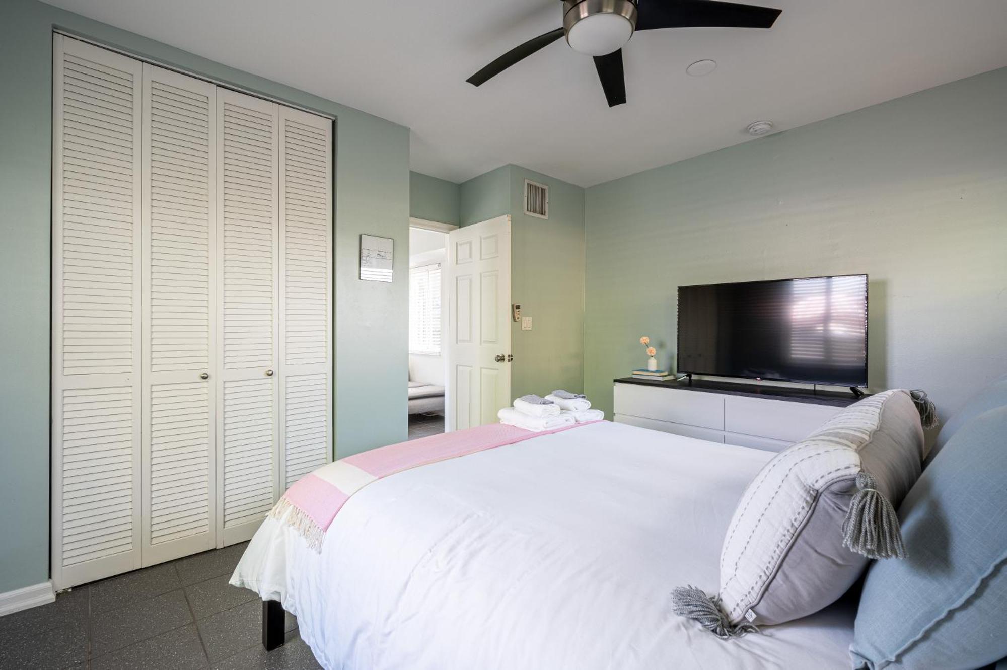 Bright: Tropical Retreat - Ridge - East Sunrise Blvd Fort Lauderdale