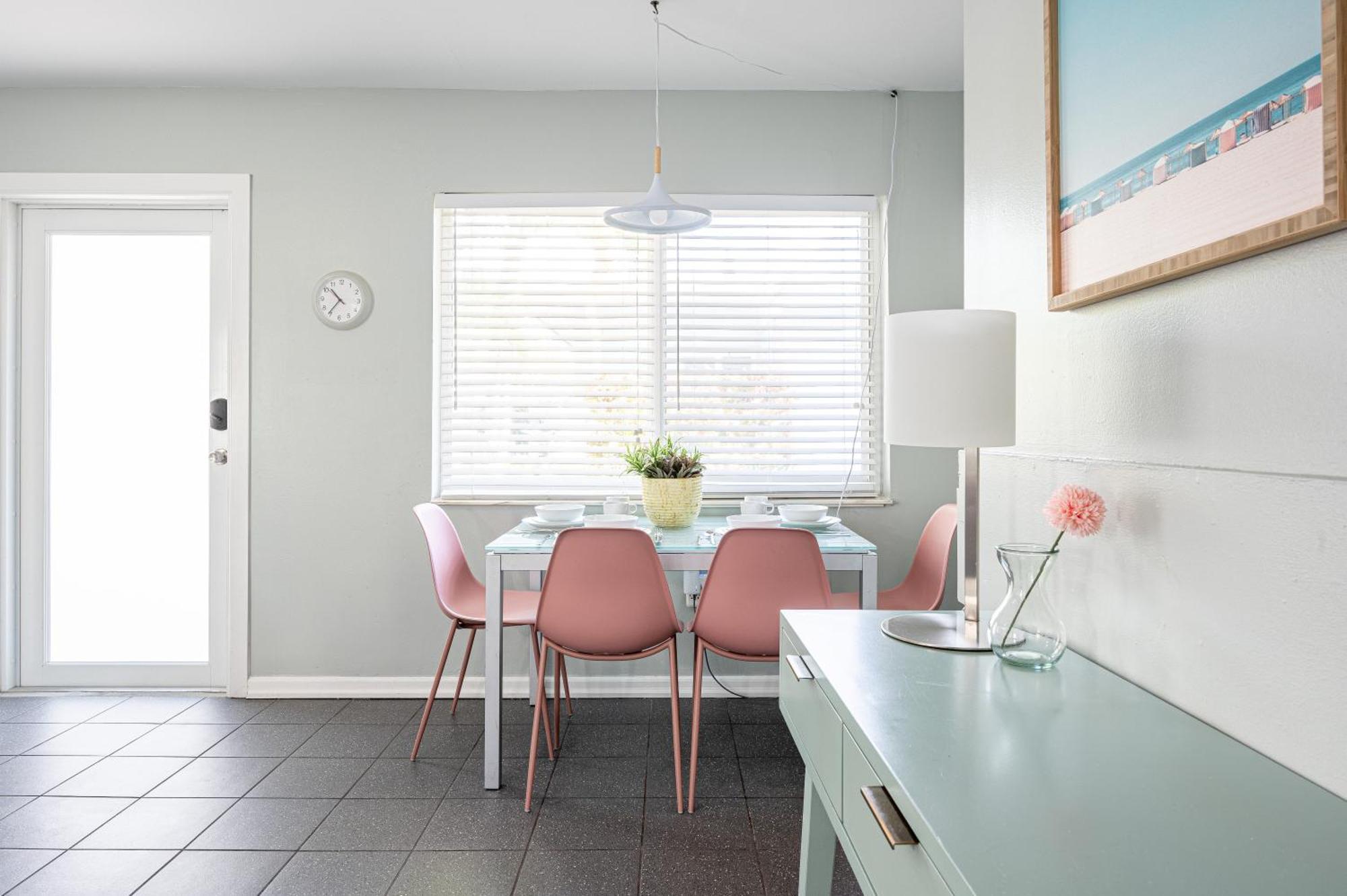Apartment Bright: Tropical Retreat - Ridge - East Sunrise Blvd