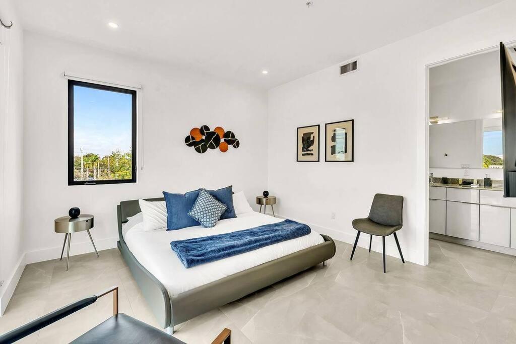Stylish Ft Lauderdale Getaway Pool Gym Near Apartment *