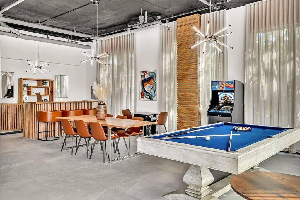 Stylish Ft Lauderdale Getaway Pool Gym Near Apartment *