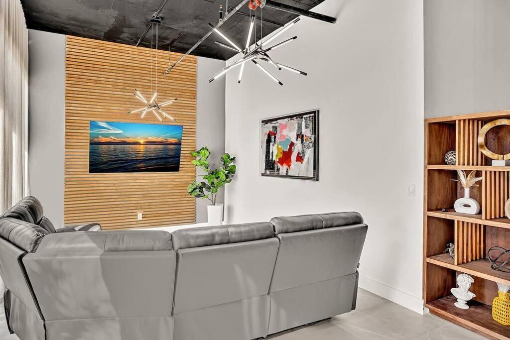 Apartment Stylish Ft Lauderdale Getaway Pool Gym Near *