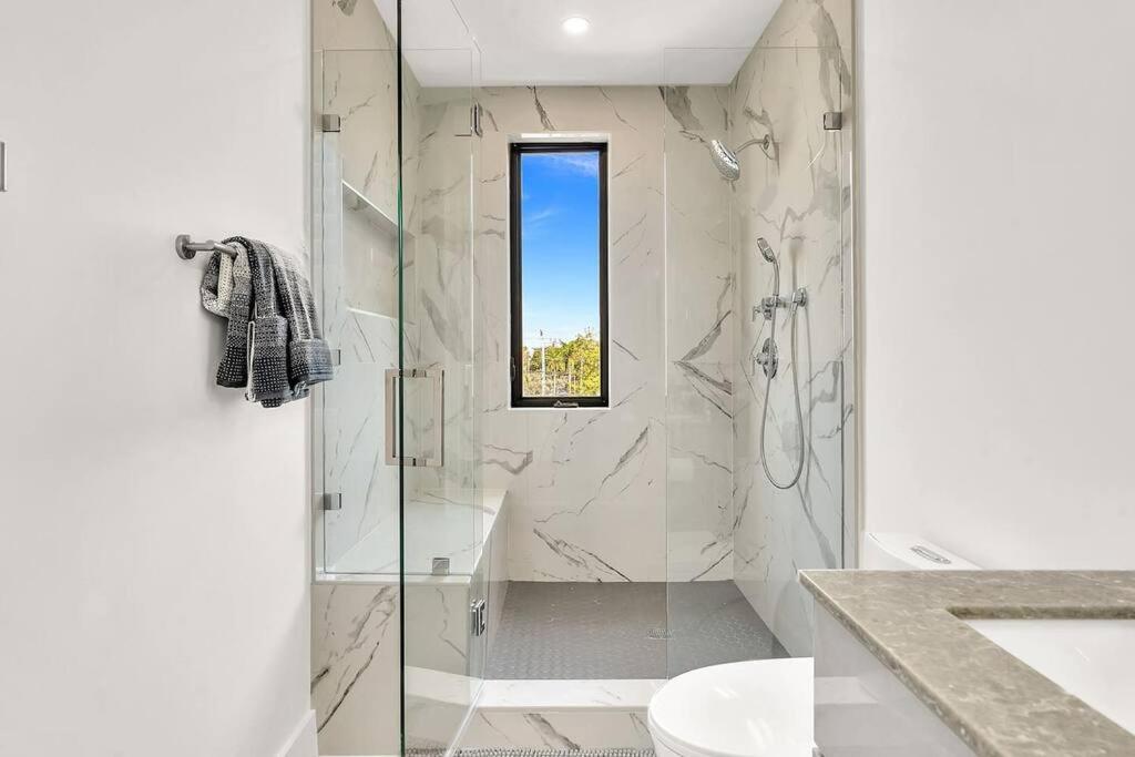 Stylish Ft Lauderdale Getaway Pool Gym Near Apartment