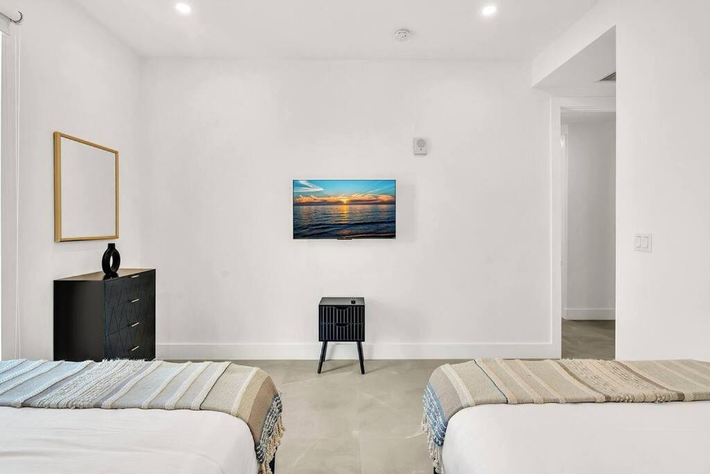 Apartment Stylish Ft Lauderdale Getaway Pool Gym Near