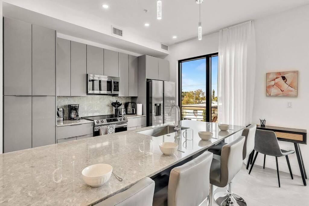 Stylish Ft Lauderdale Getaway Pool Gym Near Fort Lauderdale