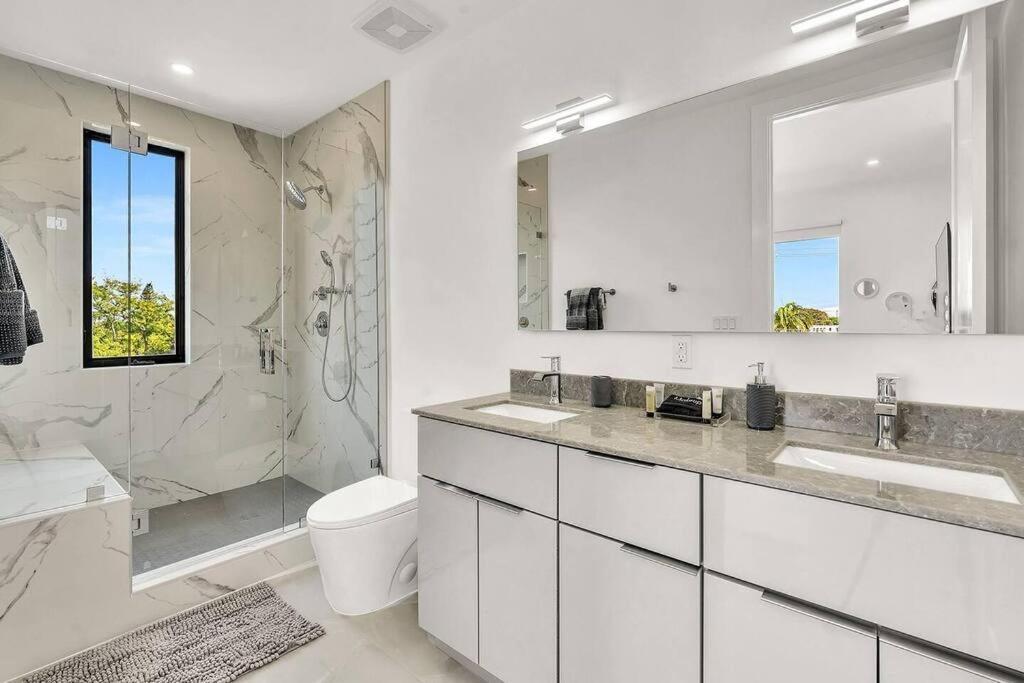 Stylish Ft Lauderdale Getaway Pool Gym Near Apartment