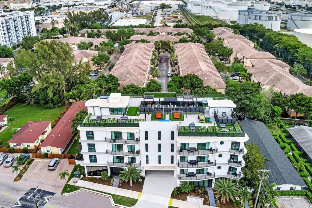Stylish Ft Lauderdale Getaway Pool Gym Near Apartment