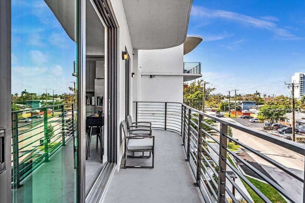 Apartment Stylish Ft Lauderdale Getaway Pool Gym Near
