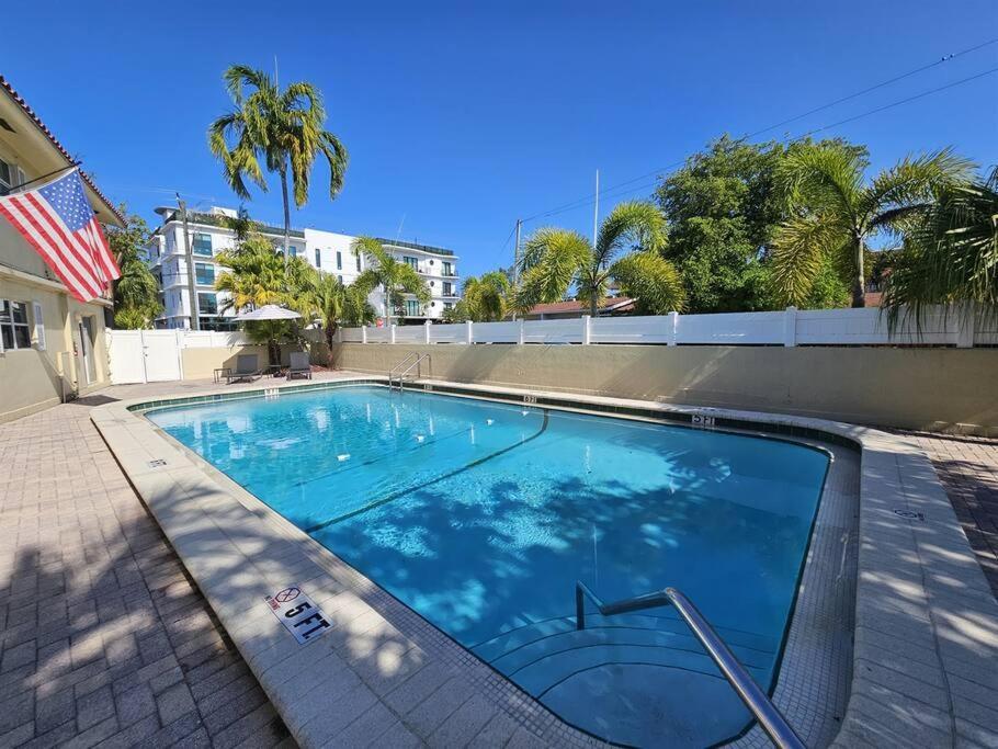 Stylish Ft Lauderdale Getaway Pool Gym Near