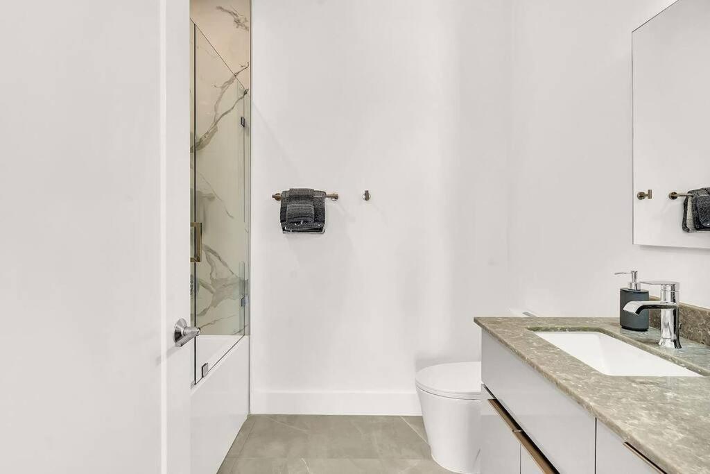 Apartment Stylish Ft Lauderdale Getaway Pool Gym Near