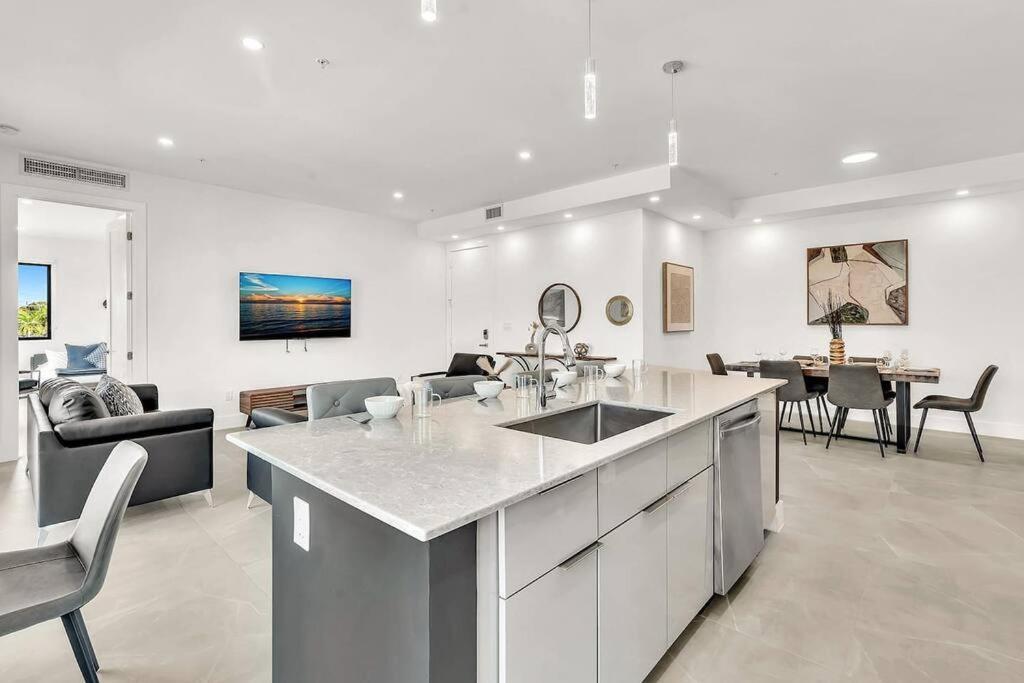 Stylish Ft Lauderdale Getaway Pool Gym Near Apartment