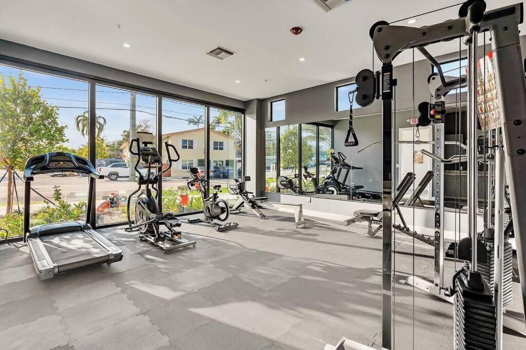 Apartment Stylish Ft Lauderdale Getaway Pool Gym Near