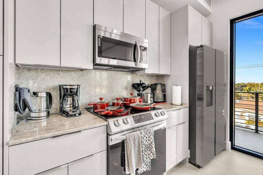 Apartment Stylish Ft Lauderdale Getaway Pool Gym Near *