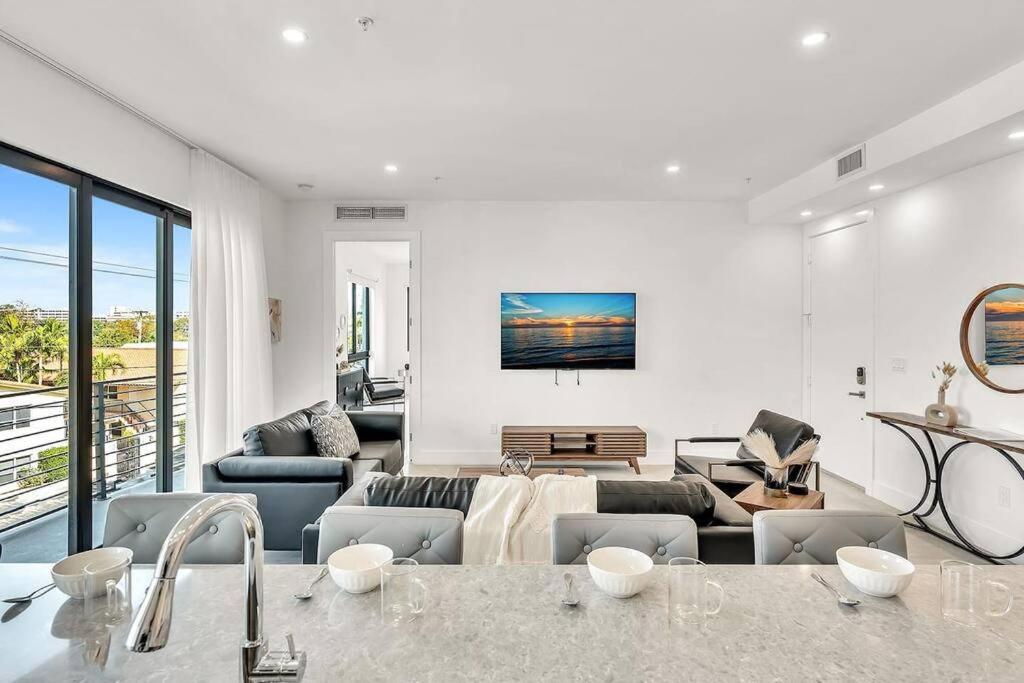 Stylish Ft Lauderdale Getaway Pool Gym Near *