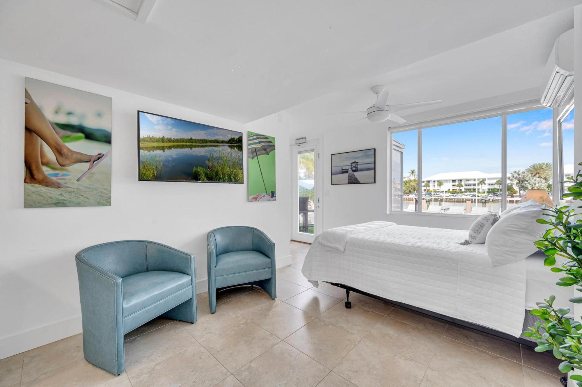 By Waterfront Key Two Apartment *