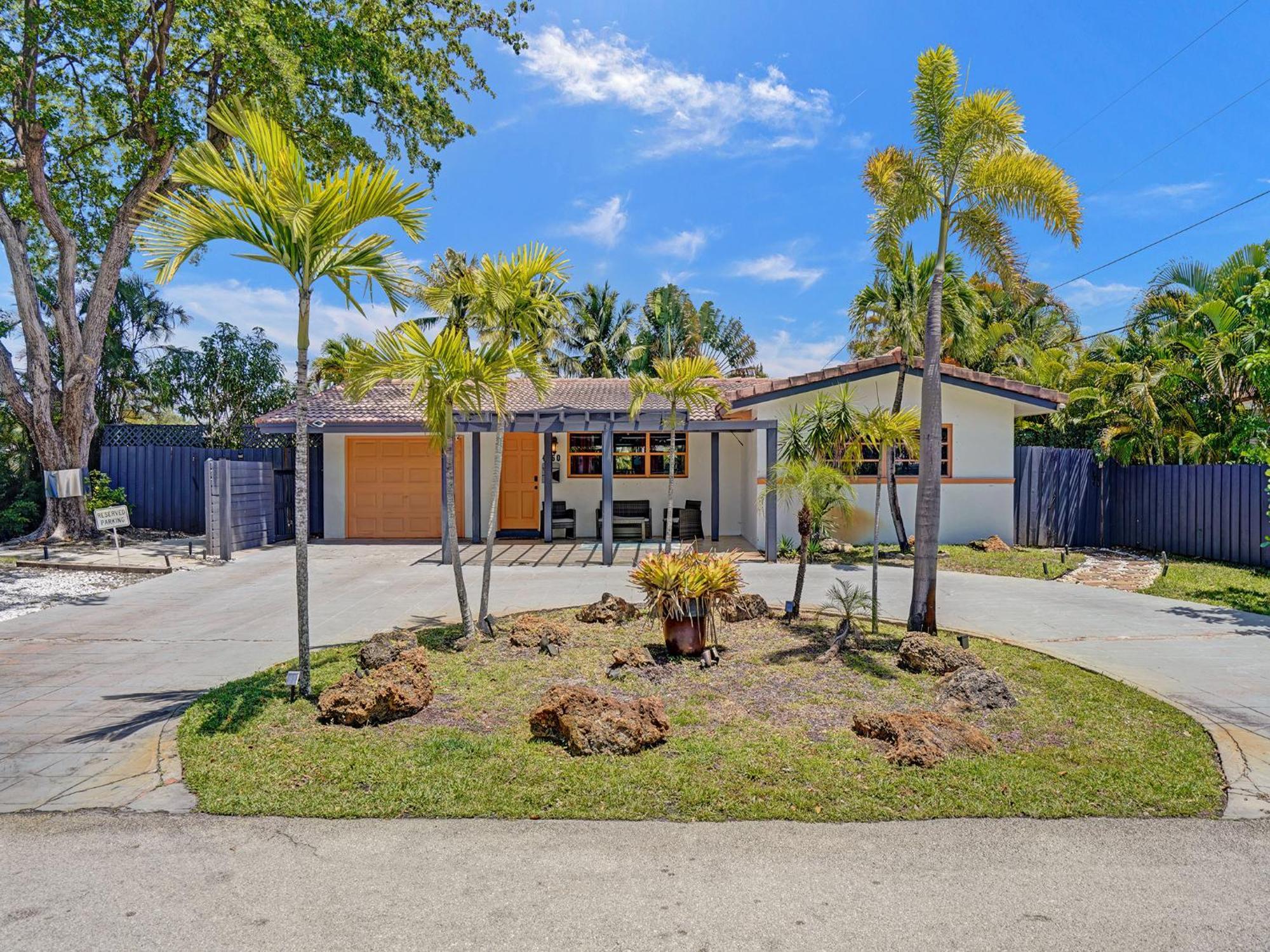 Large Gay Men's 1 Bedroom W Gameroom Heated Pool Clothing Optional Fort Lauderdale