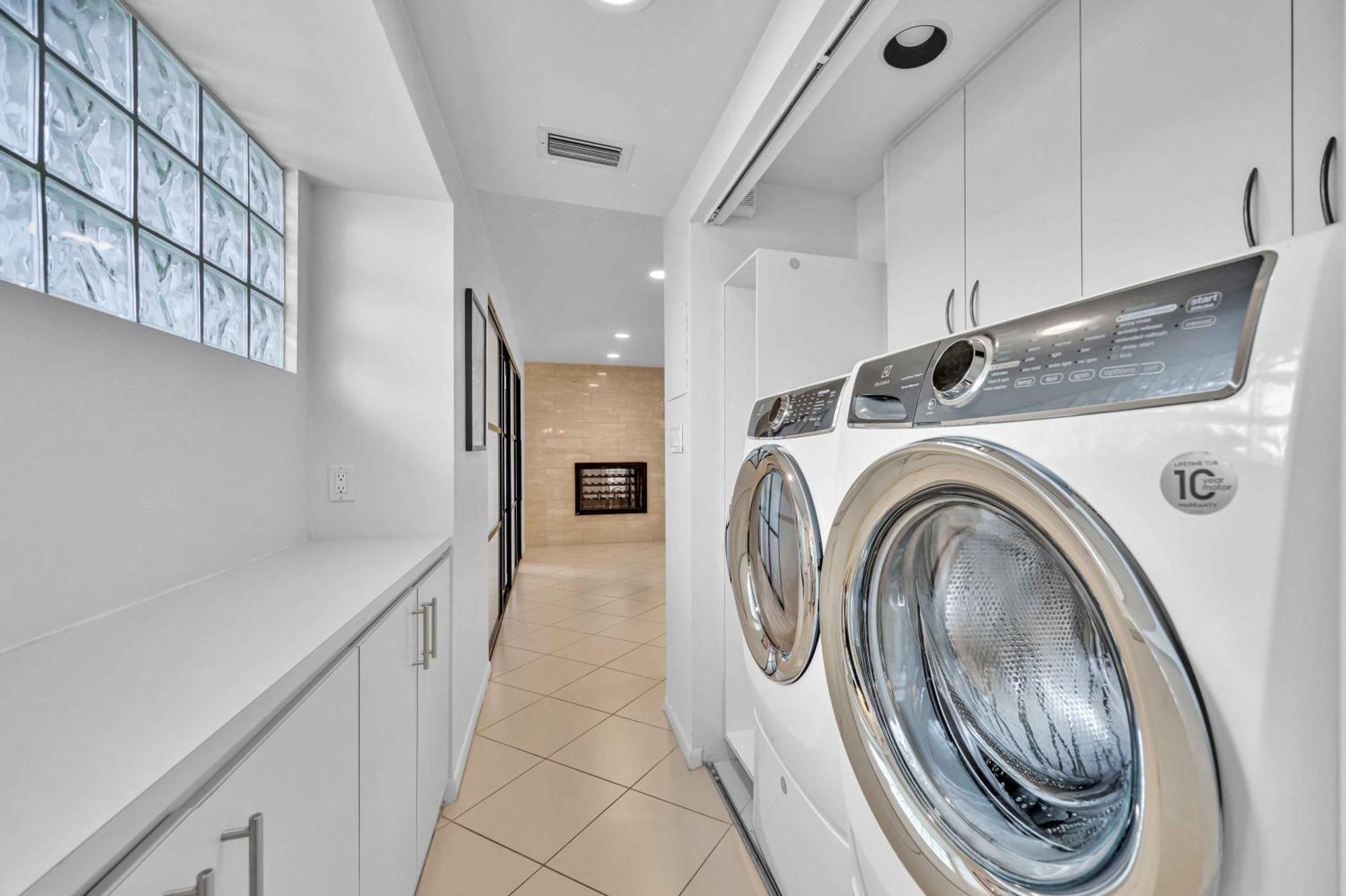 Apartment Two-floor Heated Pool Dock Access Quiet Neighborhood Saltaire One Resldences Fort Lauderdale