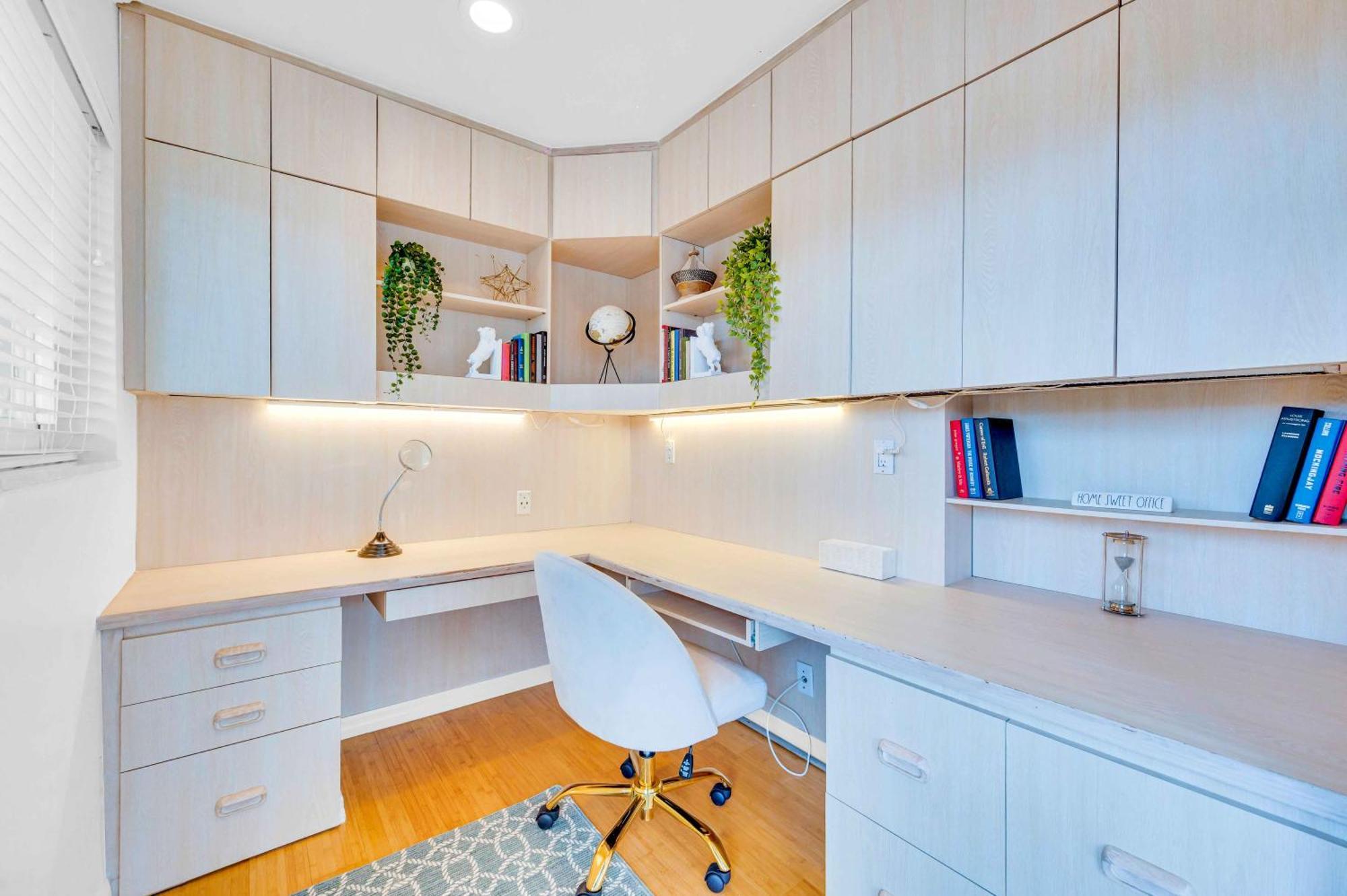 Two-floor Heated Pool Dock Access Quiet Neighborhood Saltaire One Resldences Apartment Fort Lauderdale