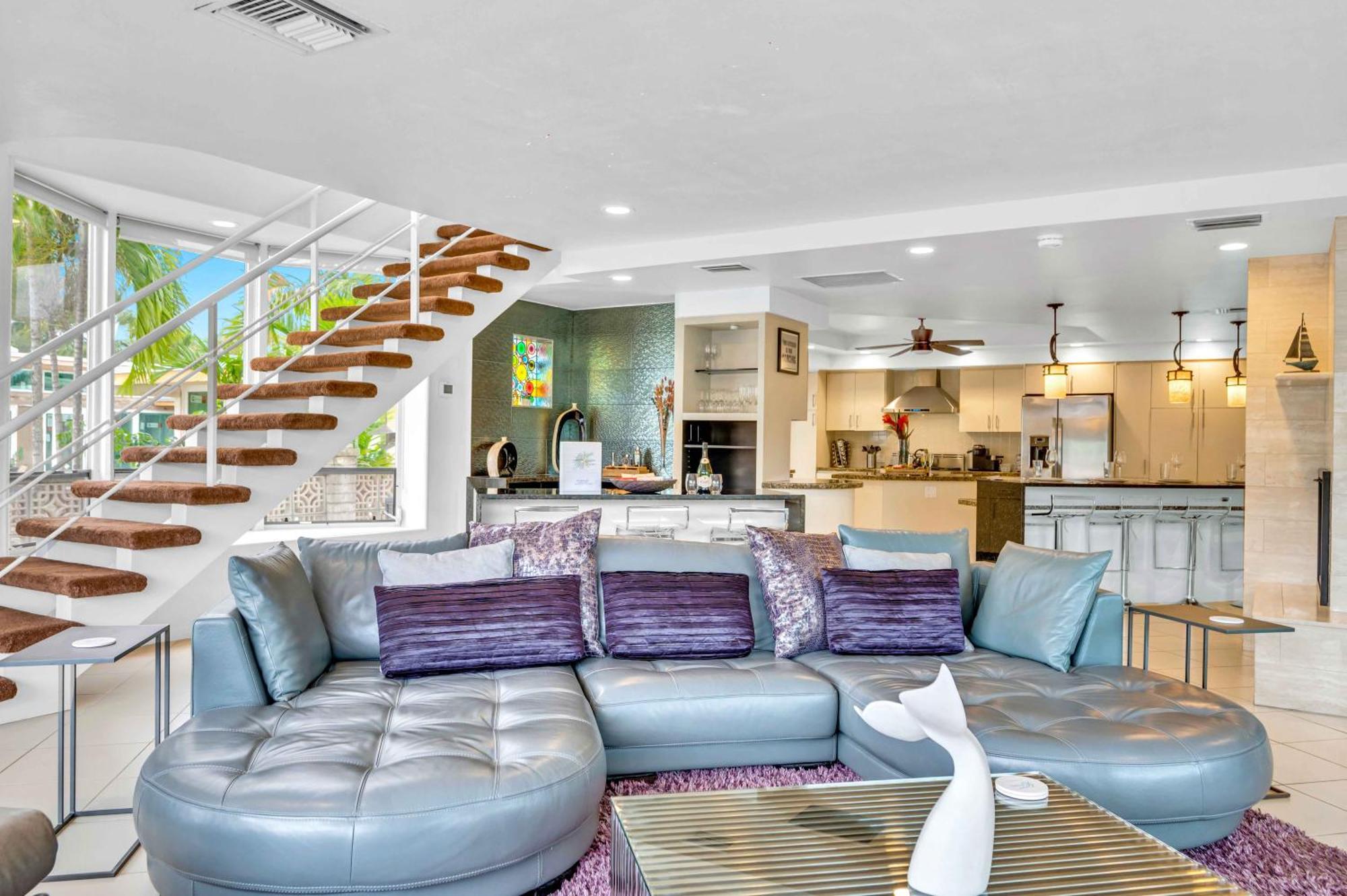 Two-floor Heated Pool Dock Access Quiet Neighborhood Saltaire One Resldences Apartment