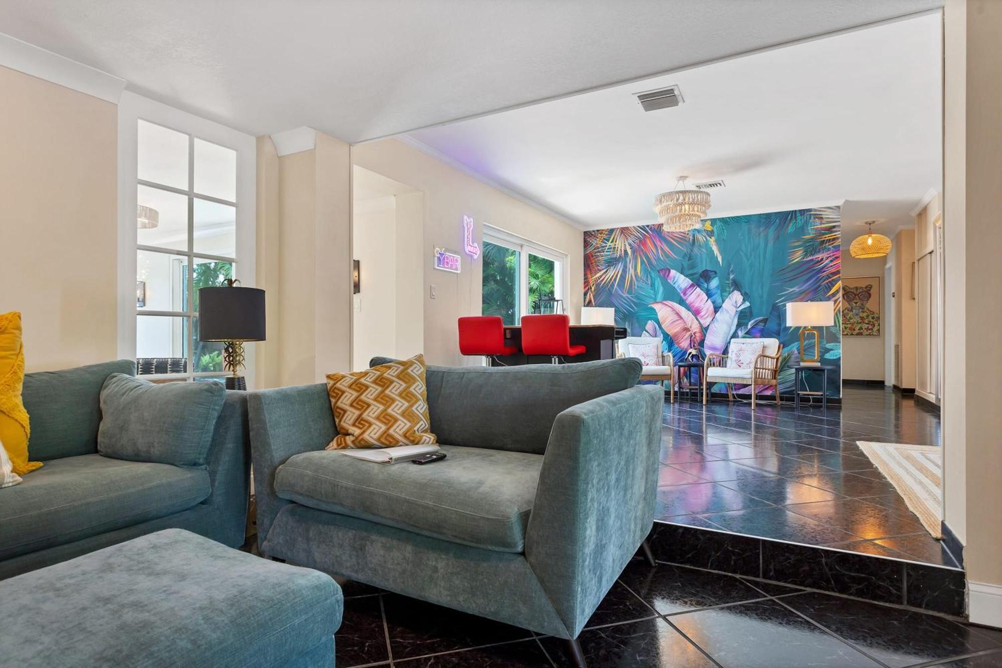5 Minute Walk To Wilton Drive Holiday home *