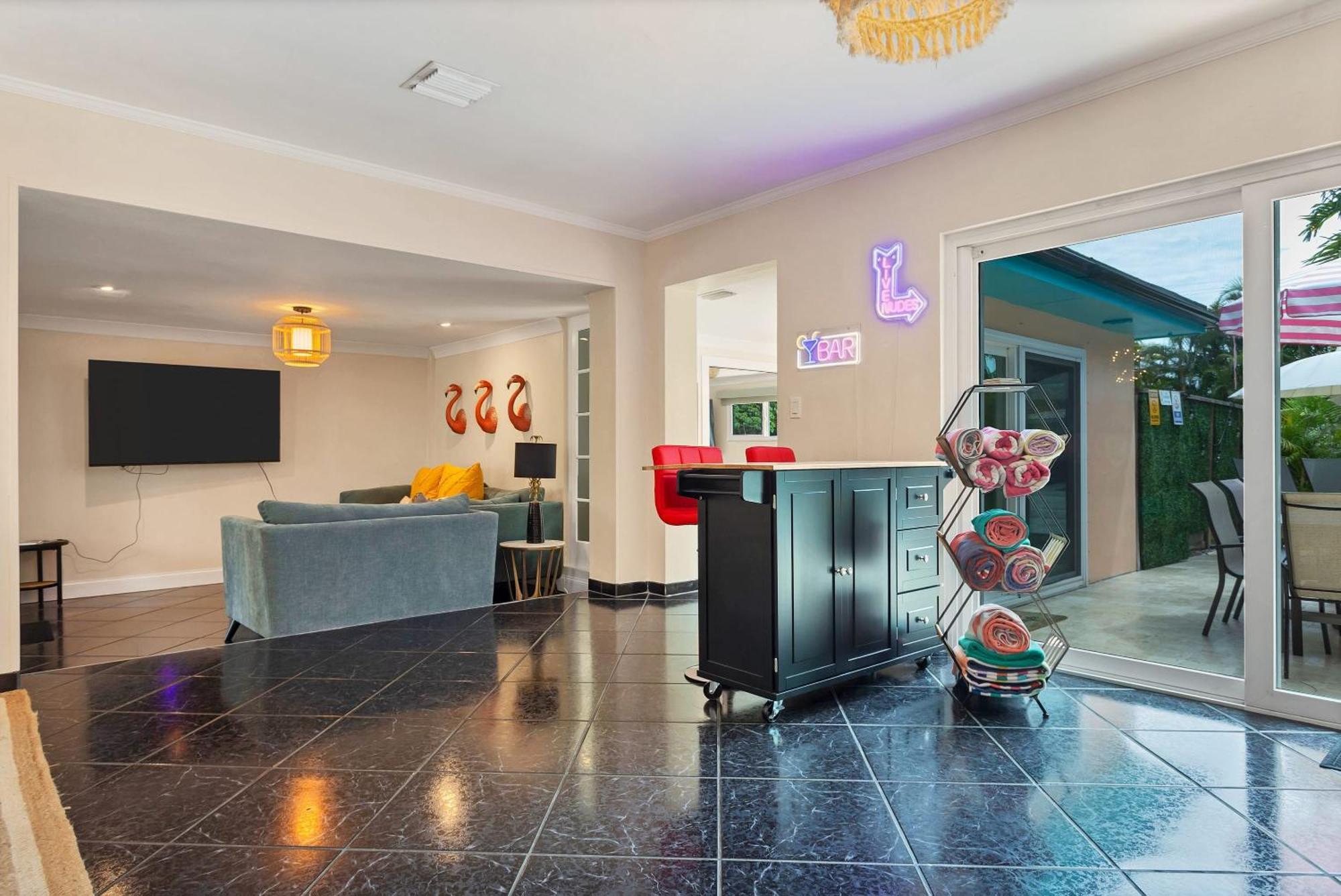 5 Minute Walk To Wilton Drive *