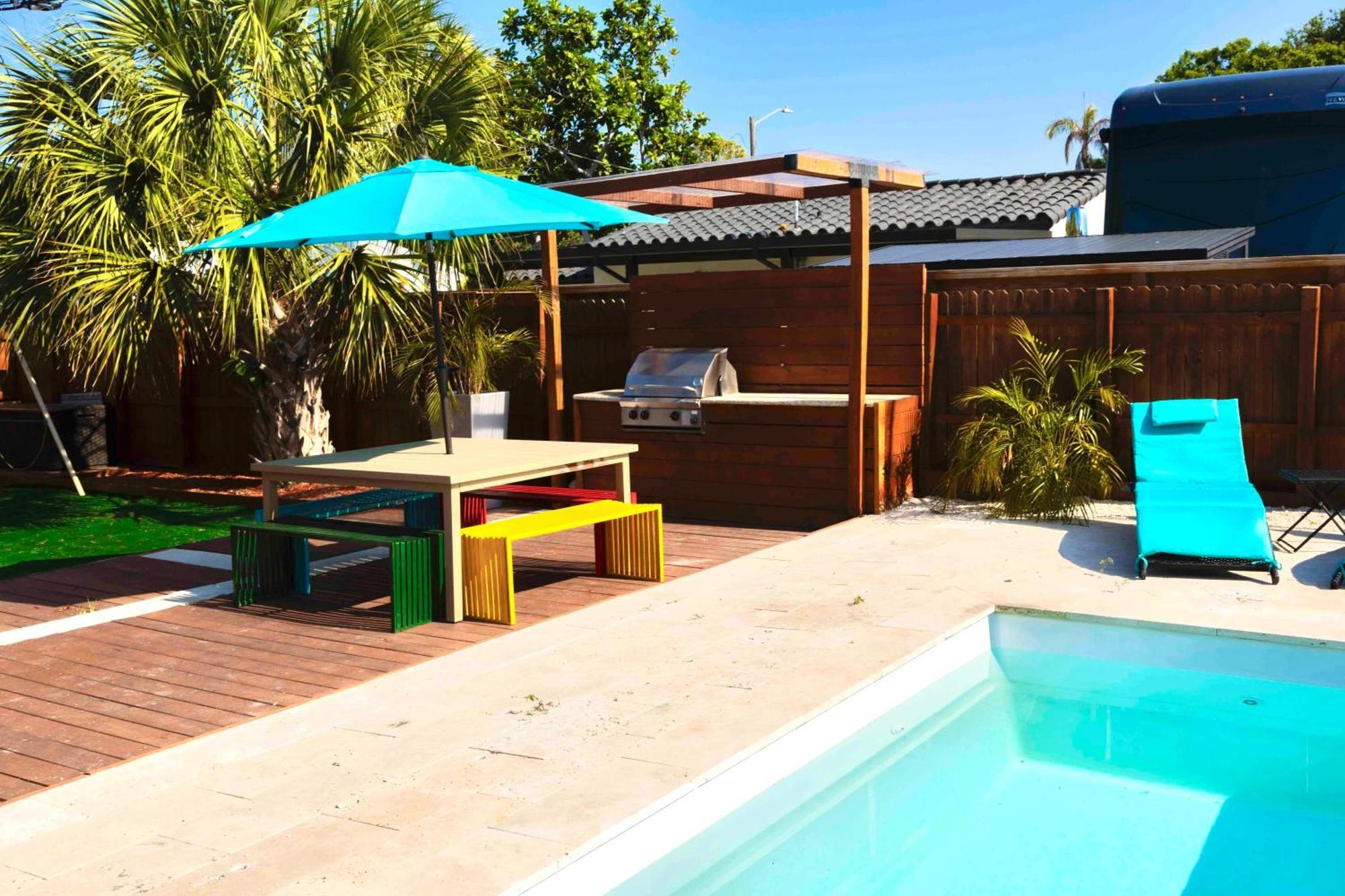 Alma House Pool Bbq Playground And Playroom Family *