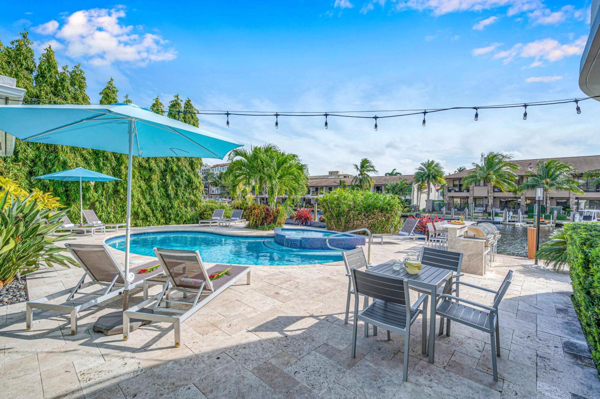 One-bedroom Heated Pool Dock Access Quiet Neighborhood Saltaire Two Resldences Fort Lauderdale