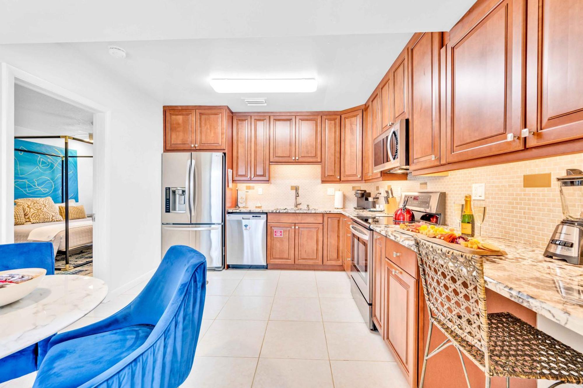 One-bedroom Heated Pool Dock Access Quiet Neighborhood Saltaire Two Resldences *