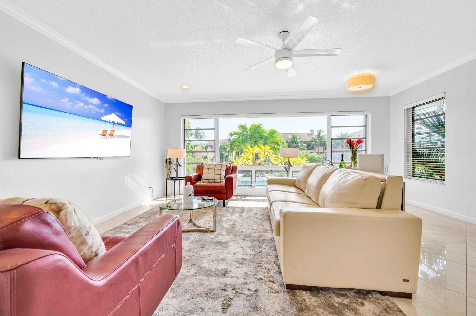 Apartment One-bedroom Heated Pool Dock Access Quiet Neighborhood Saltaire Four Resldences *