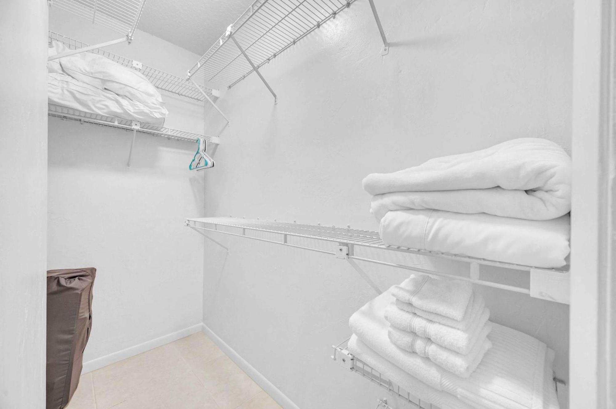 One-bedroom Heated Pool Dock Access Quiet Neighborhood Saltaire Two Resldences * Fort Lauderdale