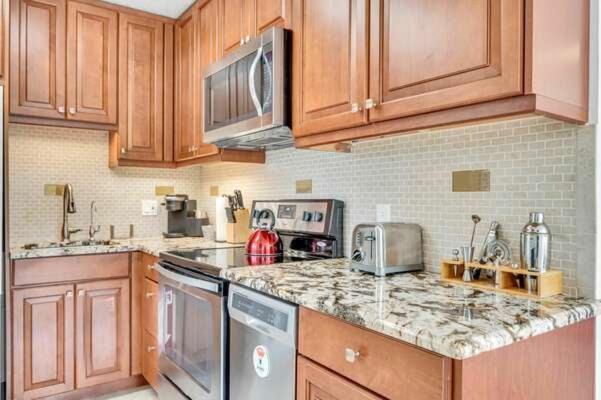 One-bedroom Heated Pool Dock Access Quiet Neighborhood Saltaire Four Resldences Apartment Fort Lauderdale
