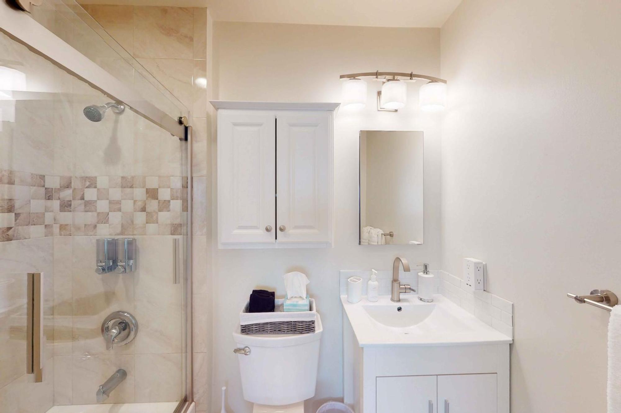 One-bedroom Heated Pool Dock Access Quiet Neighborhood Saltaire Four Resldences Apartment *