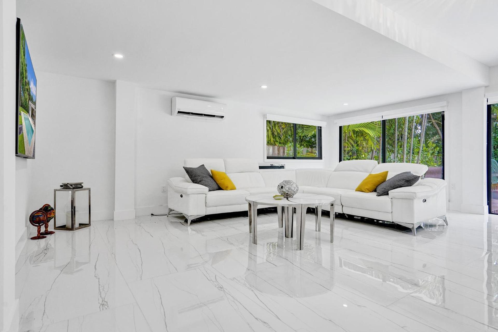 Holiday home Hibiscus House
