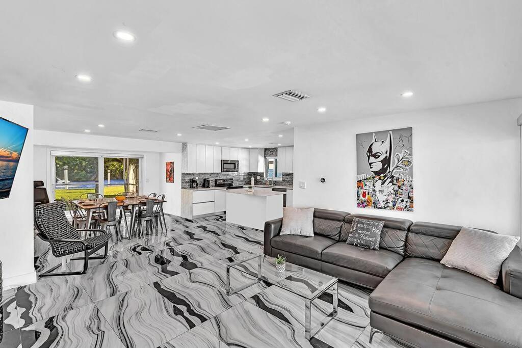 Modern Ocean House Hollywood Hard Rock Casino * Fort Lauderdale
