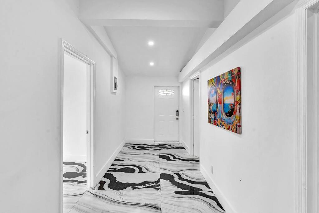 Modern Ocean House Hollywood Hard Rock Casino Villa