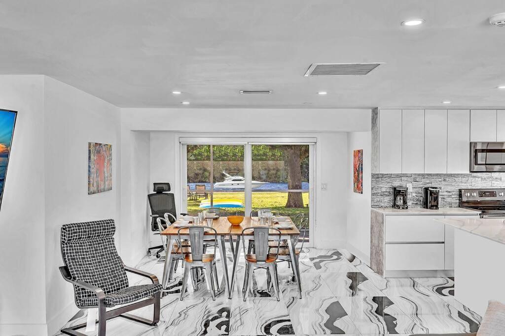 Modern Ocean House Hollywood Hard Rock Casino Villa *