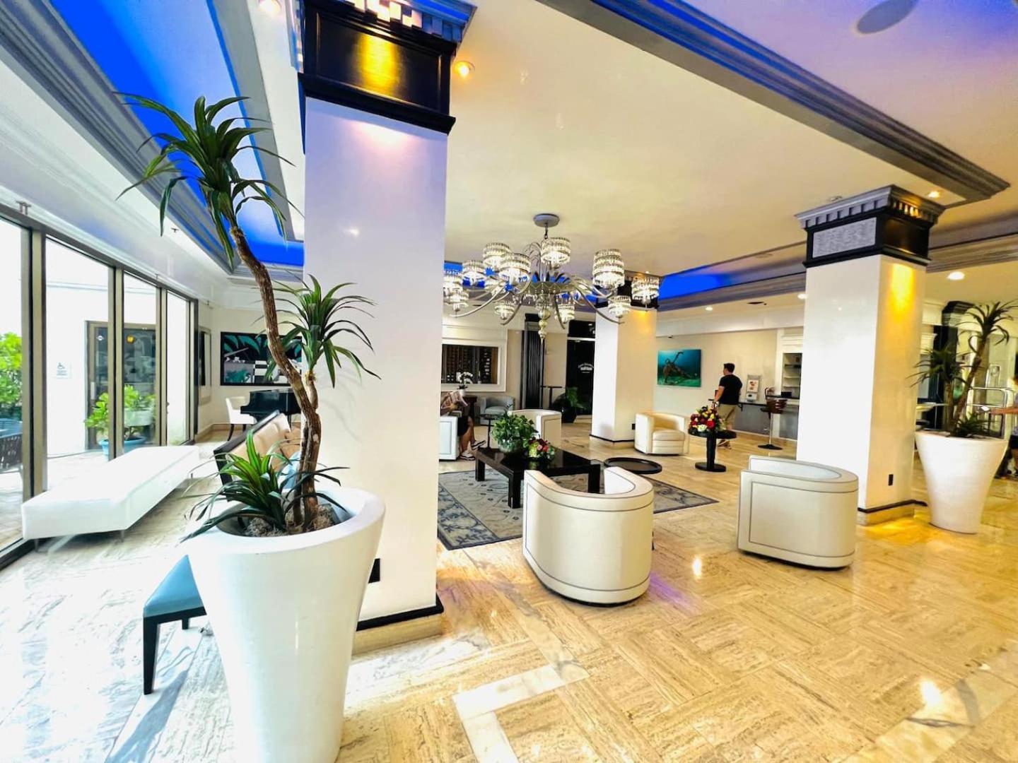 Beachfront Luxury Pool L Sea View *
