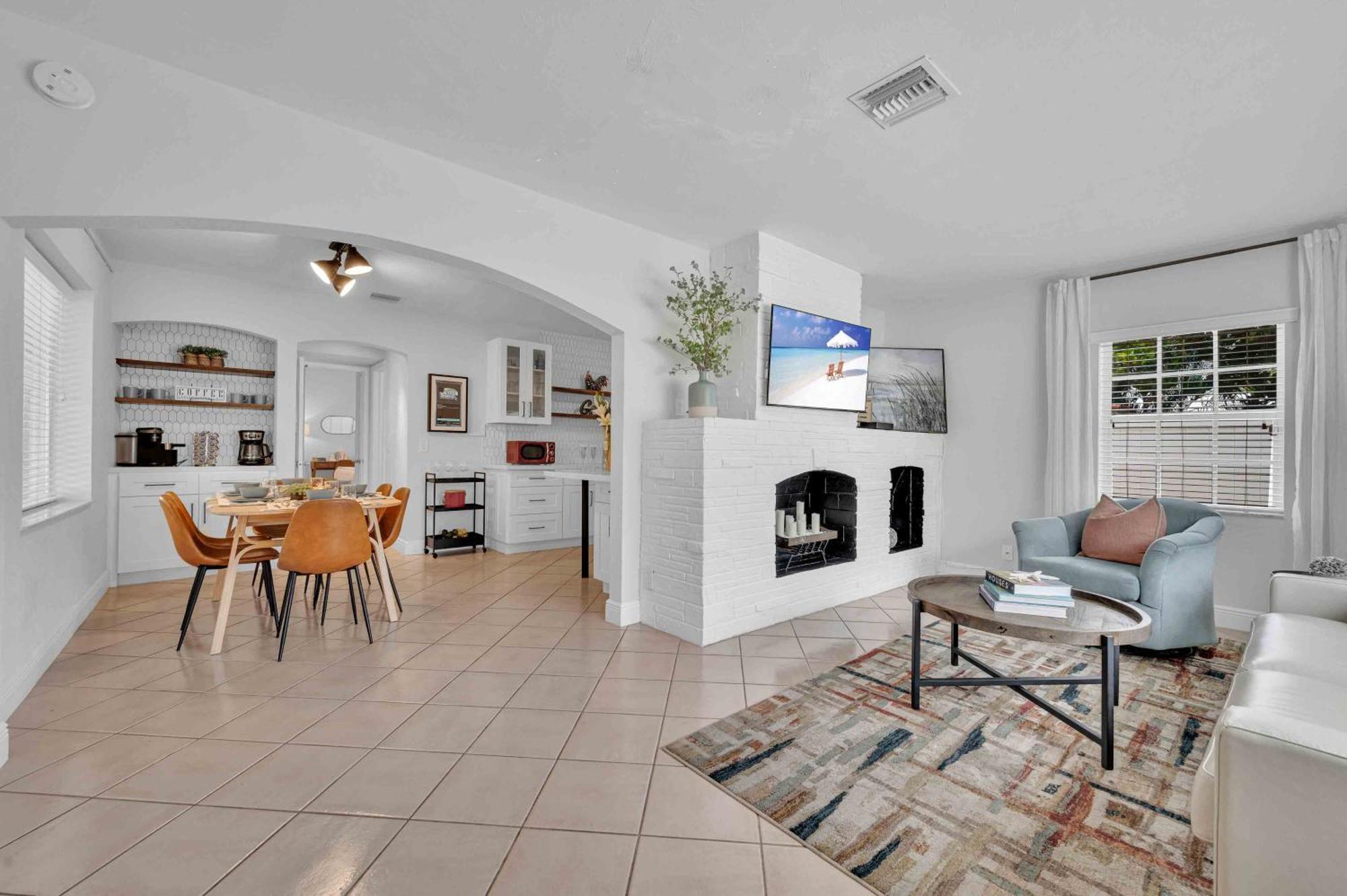 Surf Keysteps From Beautiful Courtyard Hot Tub H0mes Fort Lauderdale