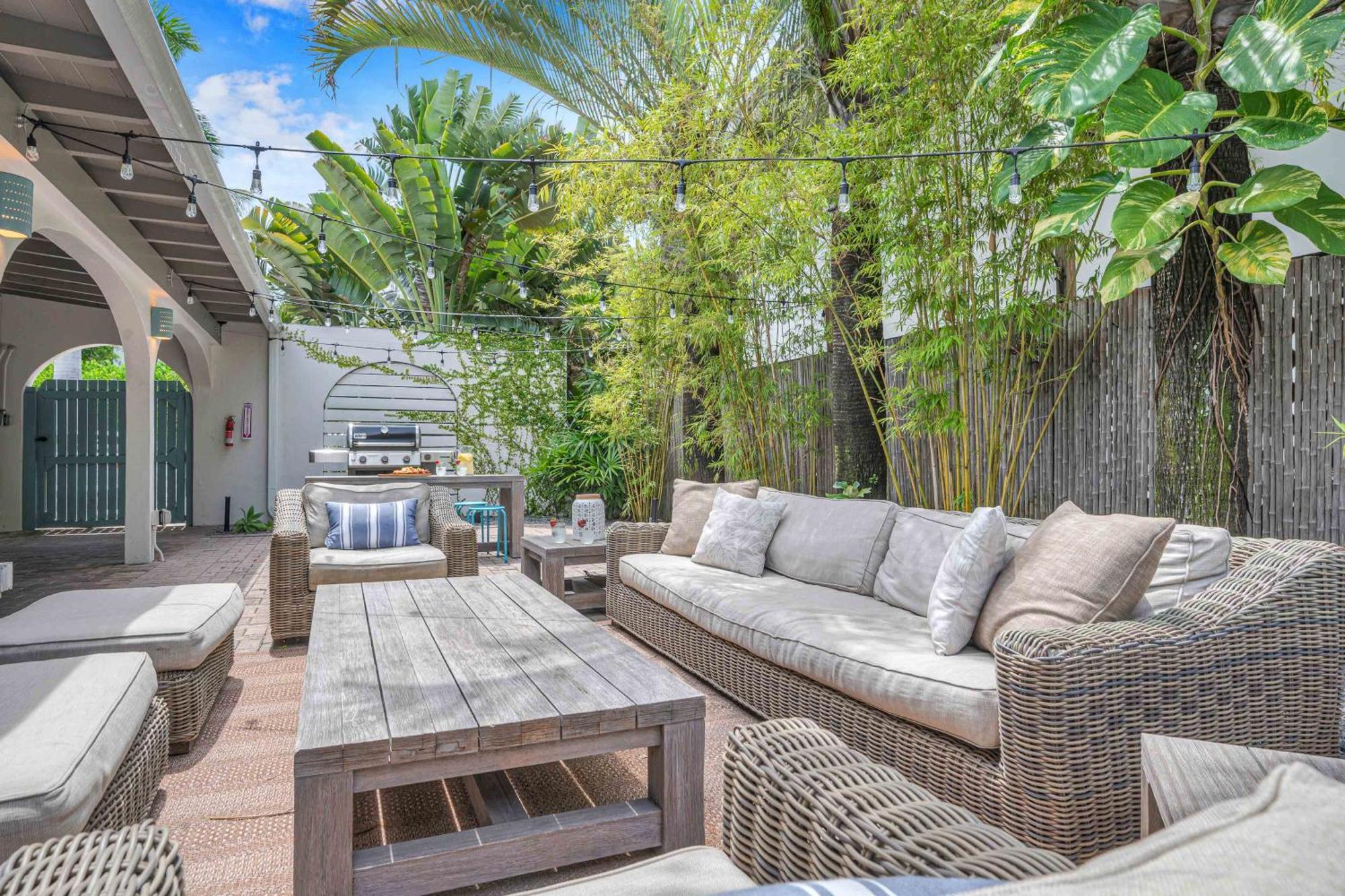 Surf Keysteps From Beautiful Courtyard Hot Tub H0mes Holiday home