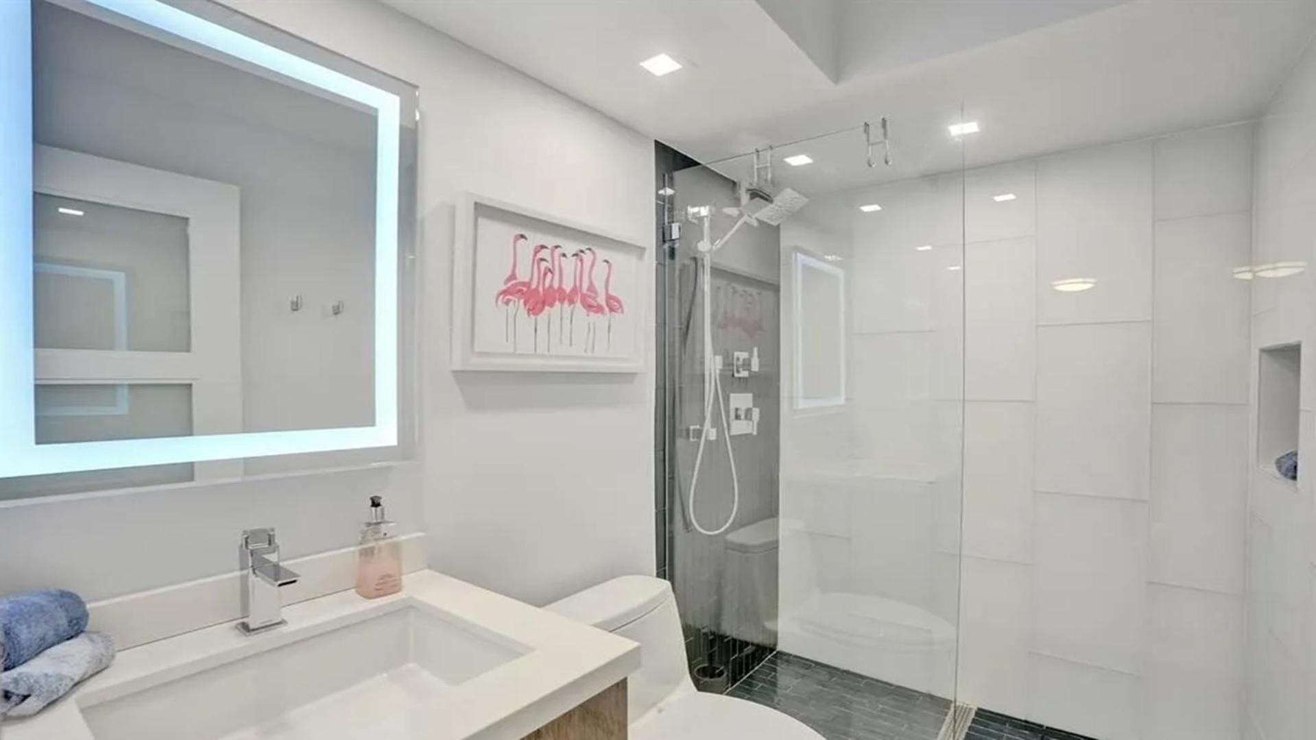 Apartment Amazing Two Bedrooms With Skyline Views