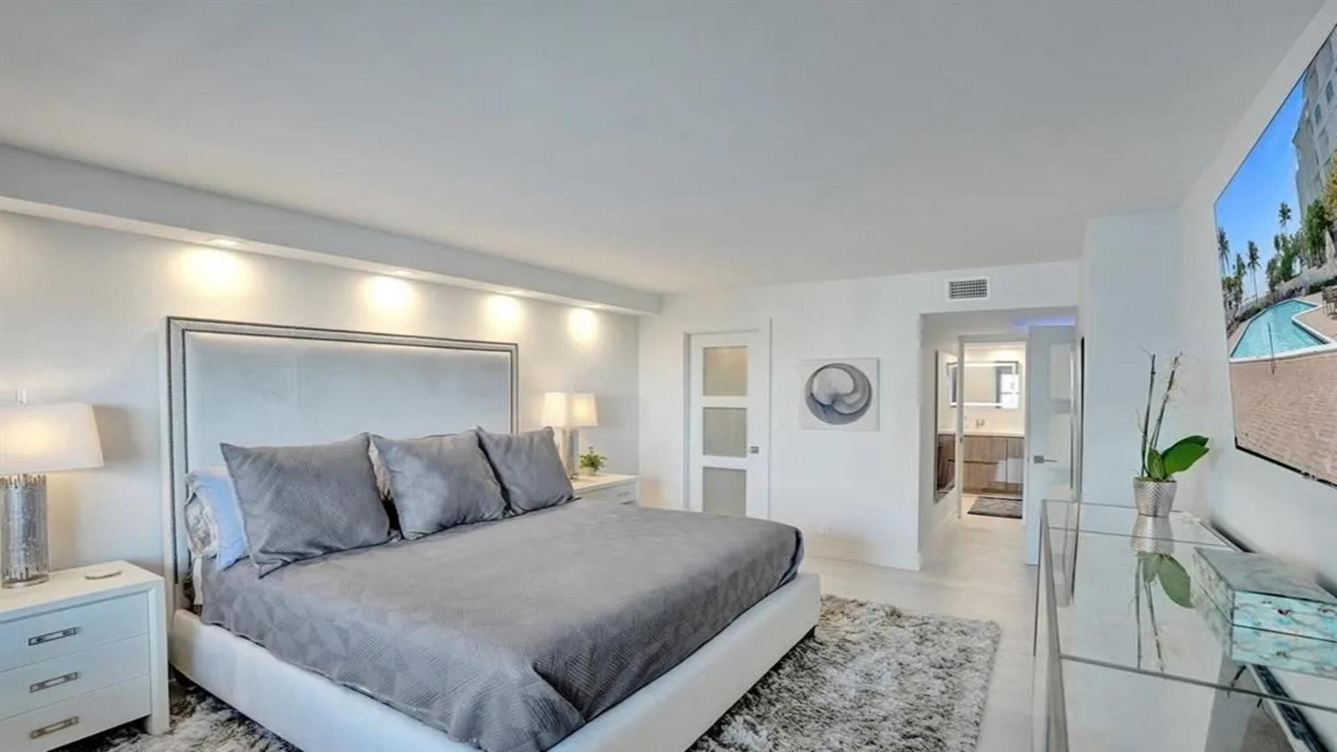 Apartment Amazing Two Bedrooms With Skyline Views