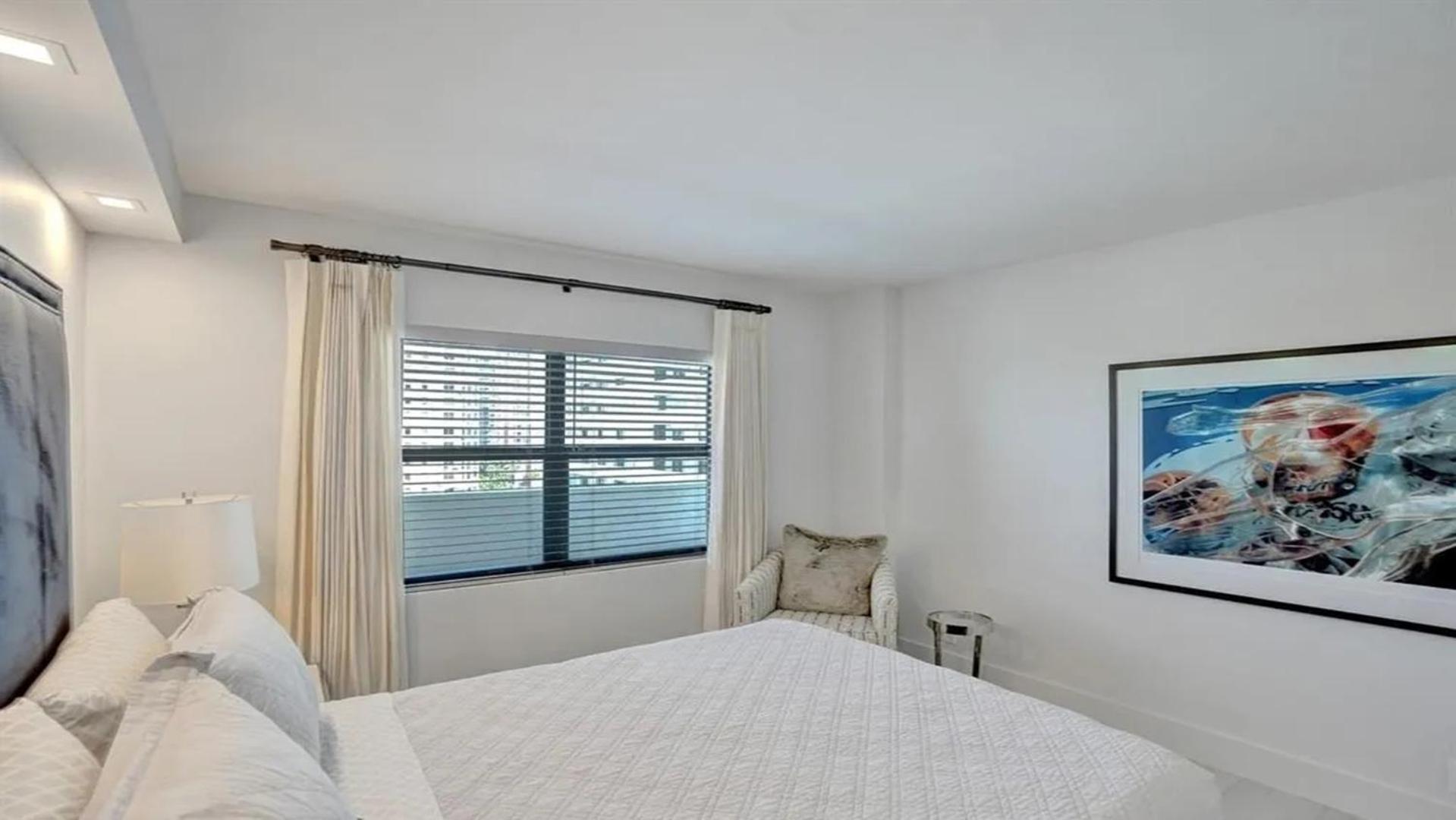 Apartment Amazing Two Bedrooms With Skyline Views