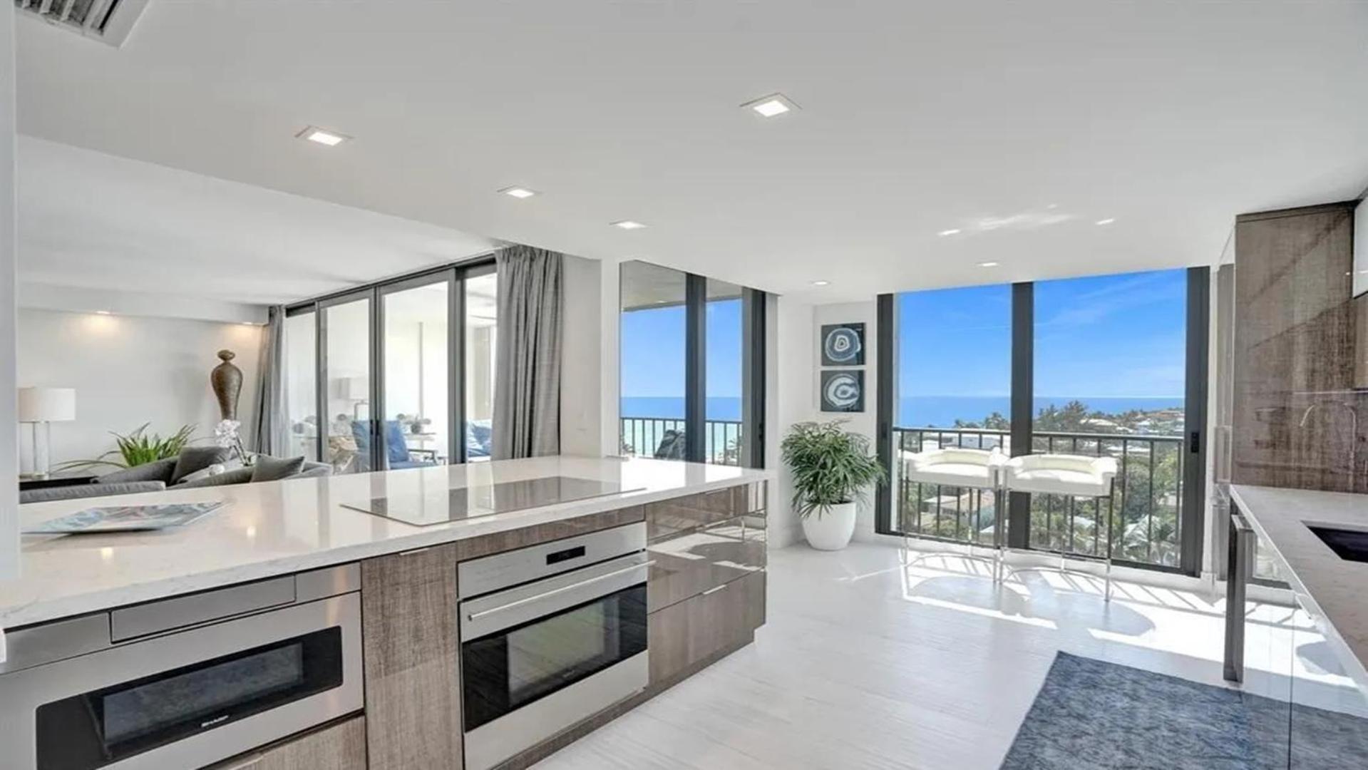 Apartment Amazing Two Bedrooms With Skyline Views *