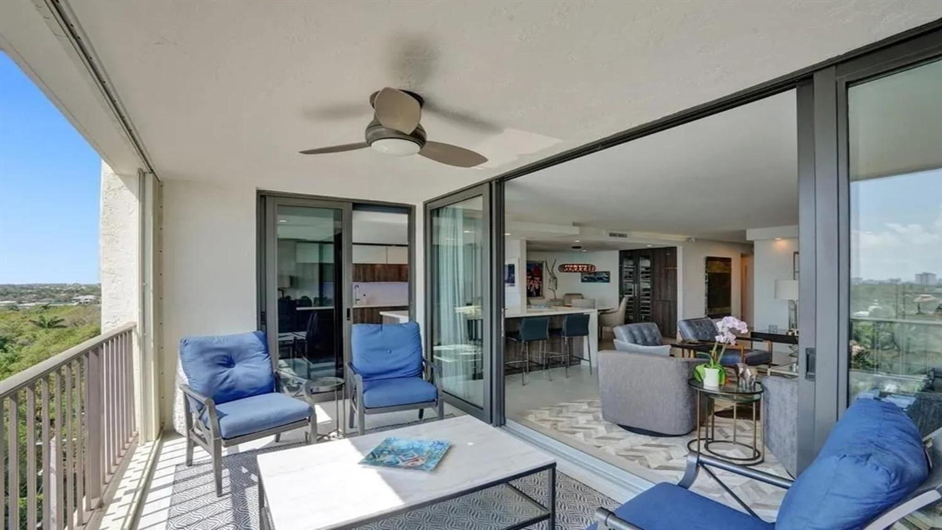 Amazing Two Bedrooms With Skyline Views