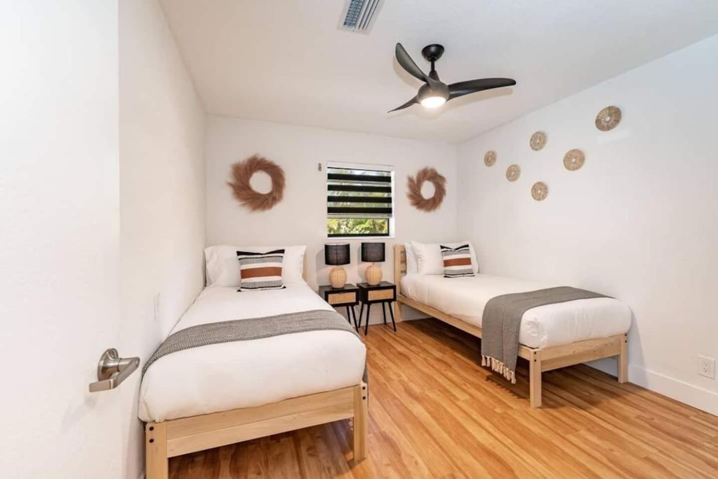 Fox Garden-heated Pool-spa- Boho-downtown & Villa